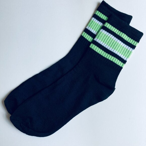 🍒 5/$25 🍒 Lime Green & White Striped Crew Socks - Picture 1 of 2